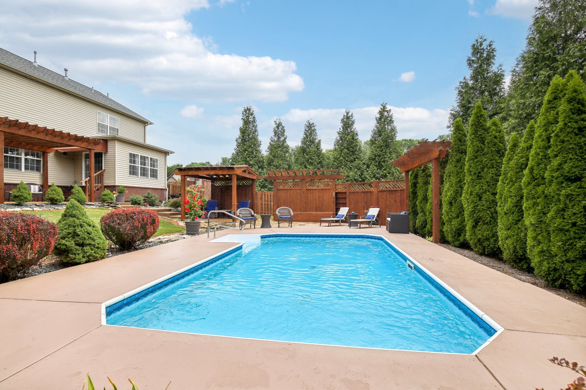 317 Sword Ln