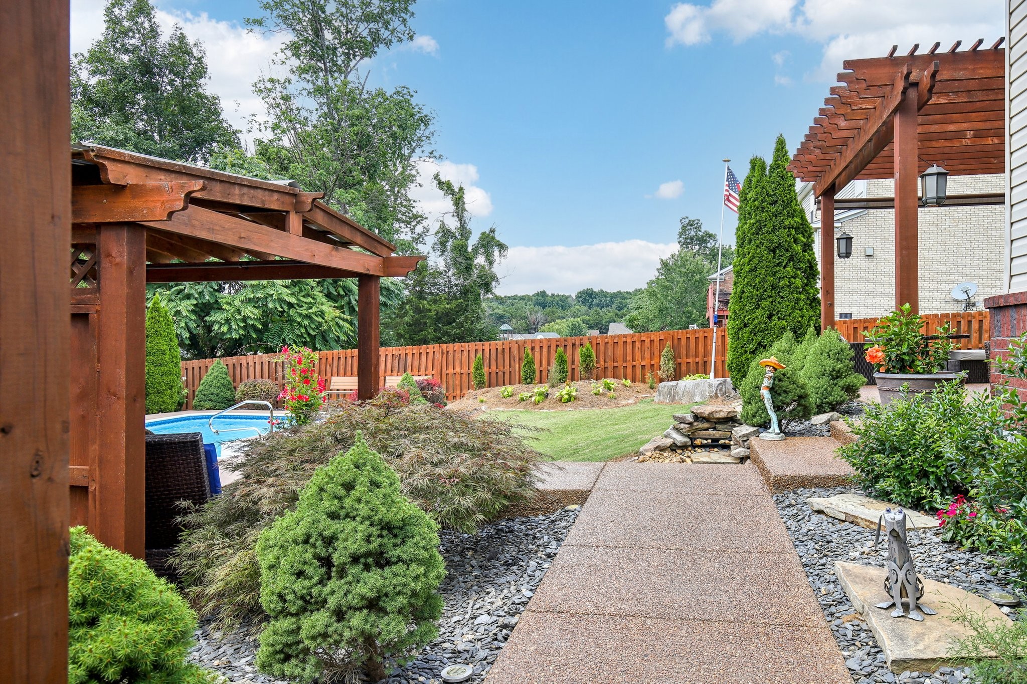 317 Sword Ln
