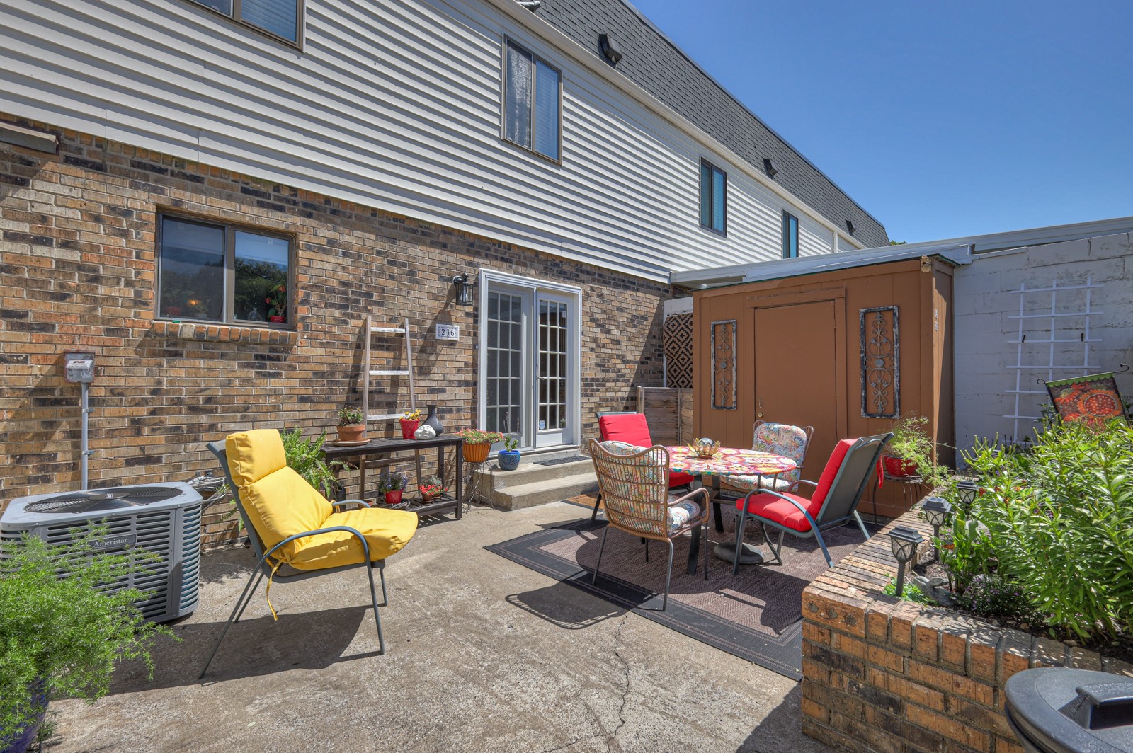 236 Lake Chateau Dr