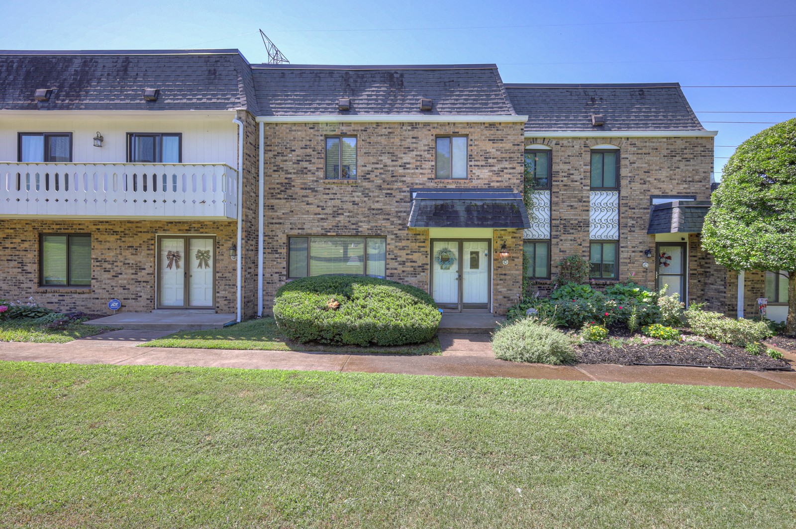 236 Lake Chateau Dr