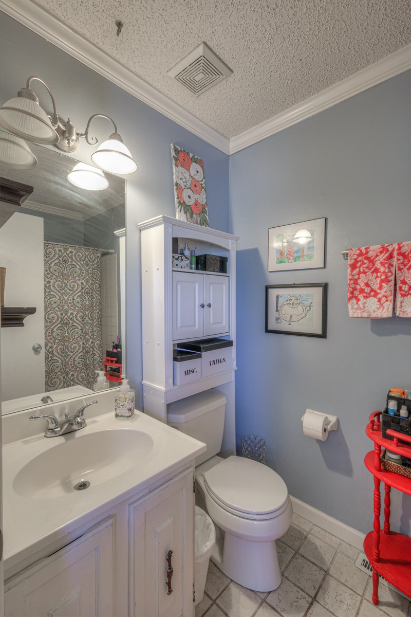 236 Lake Chateau Dr