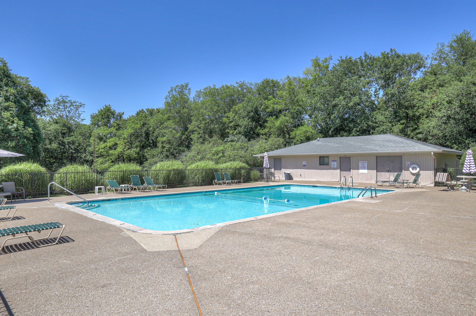 236 Lake Chateau Dr