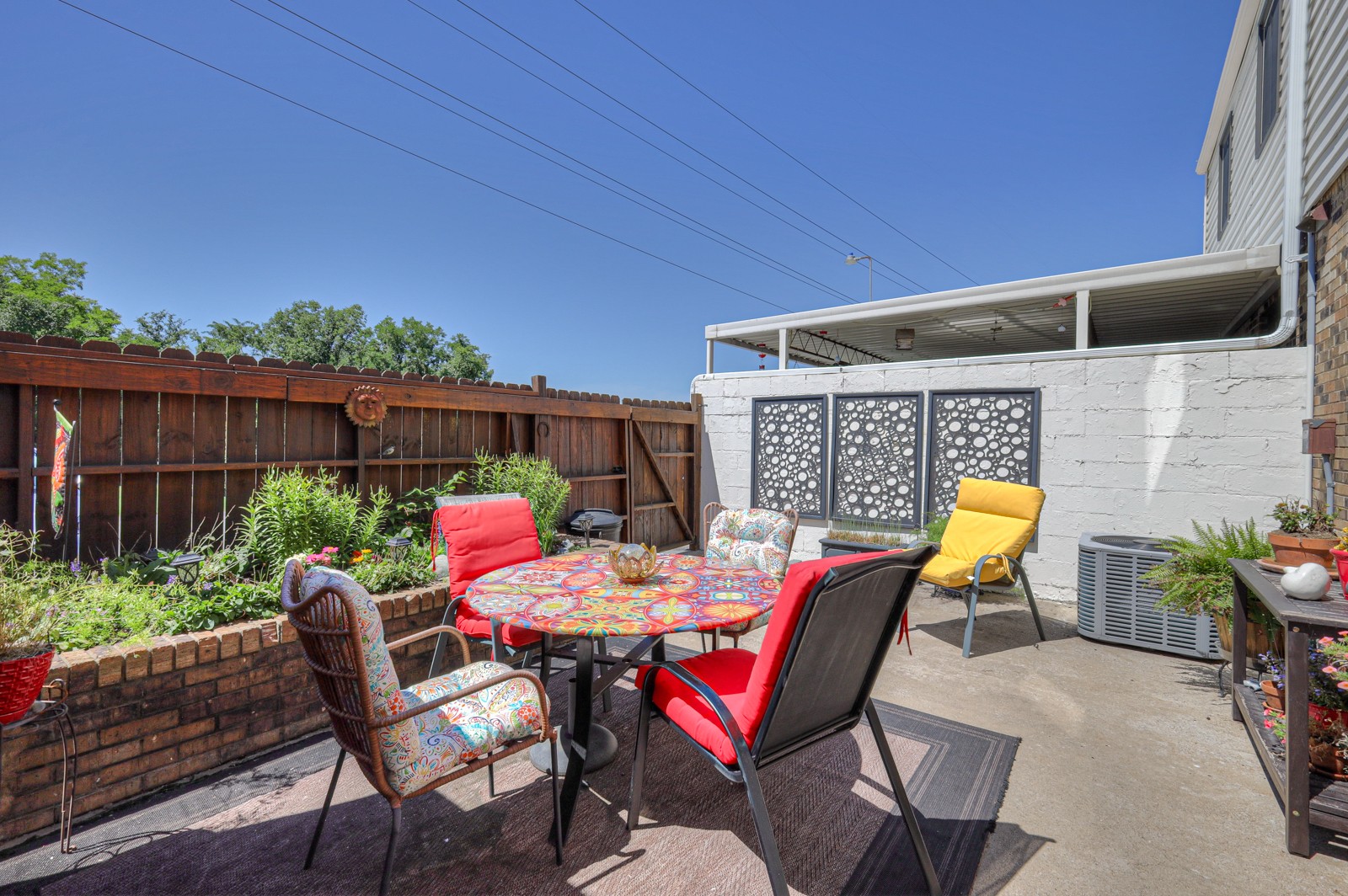 236 Lake Chateau Dr