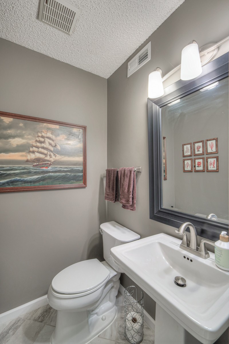 236 Lake Chateau Dr