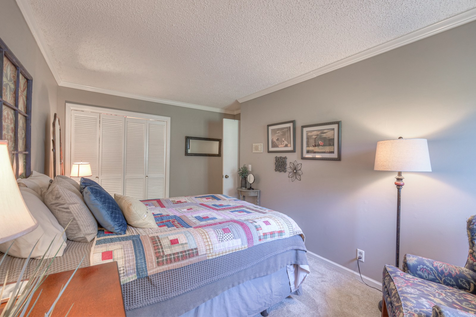 236 Lake Chateau Dr