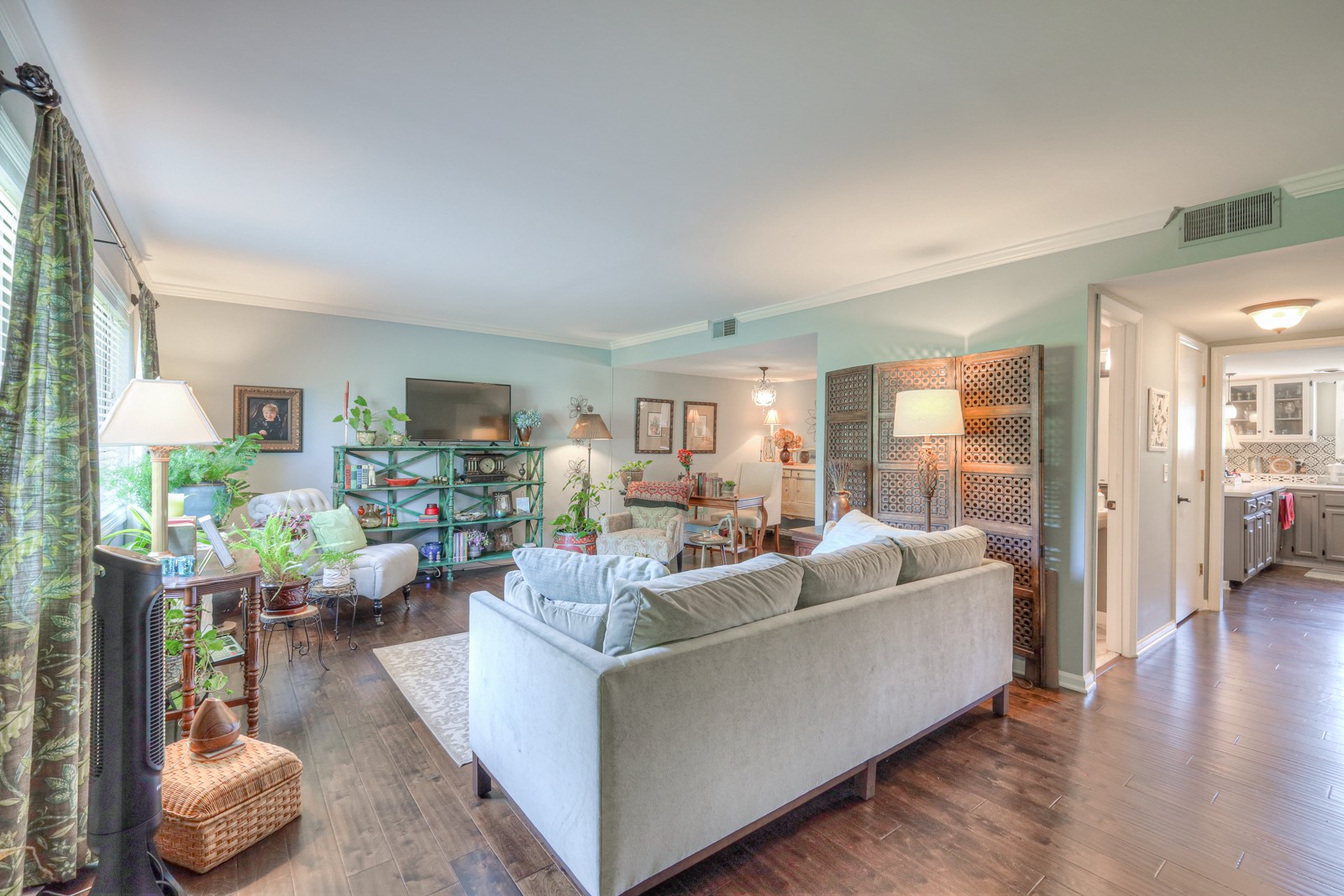 236 Lake Chateau Dr