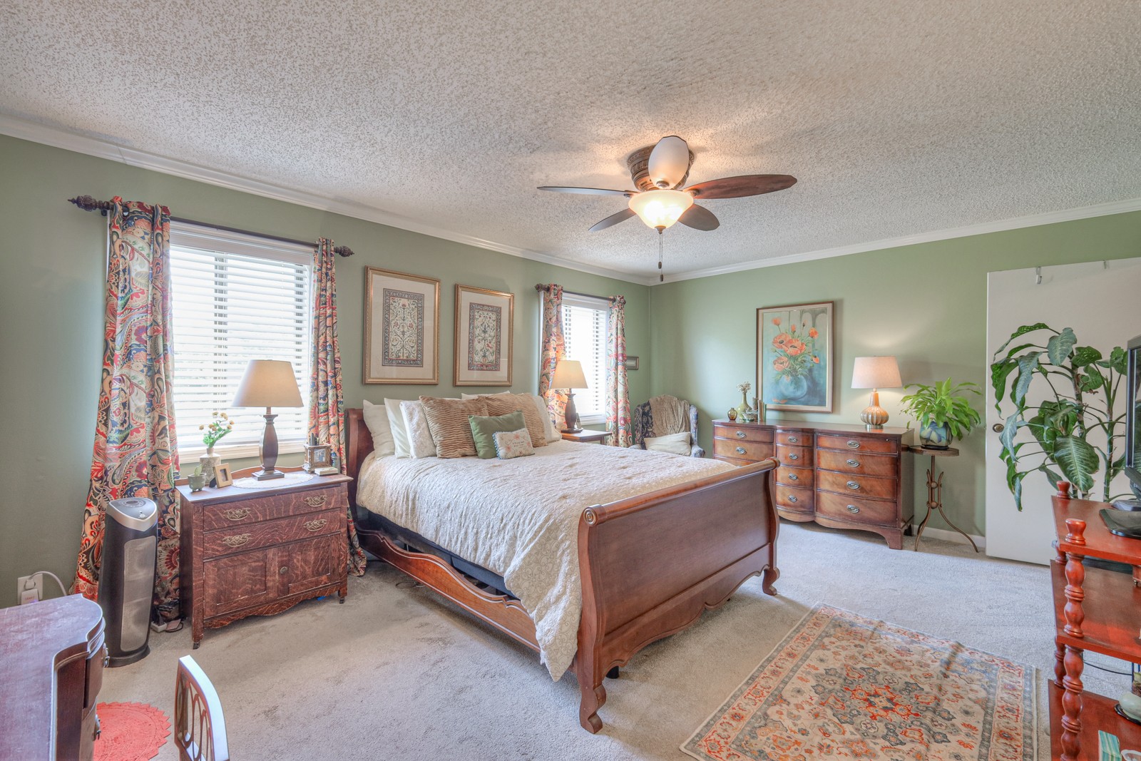 236 Lake Chateau Dr