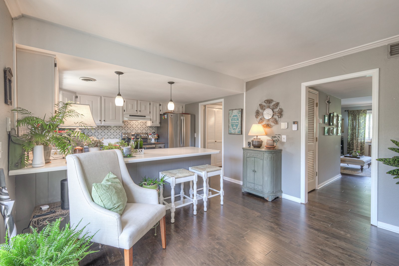 236 Lake Chateau Dr