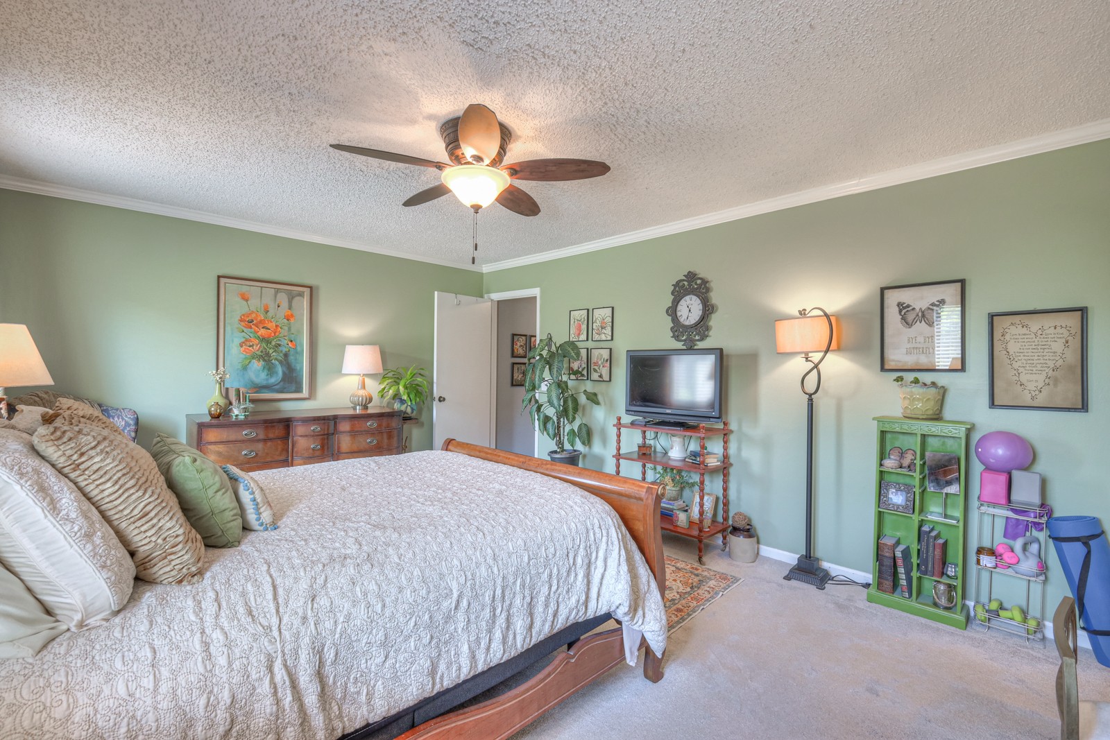236 Lake Chateau Dr
