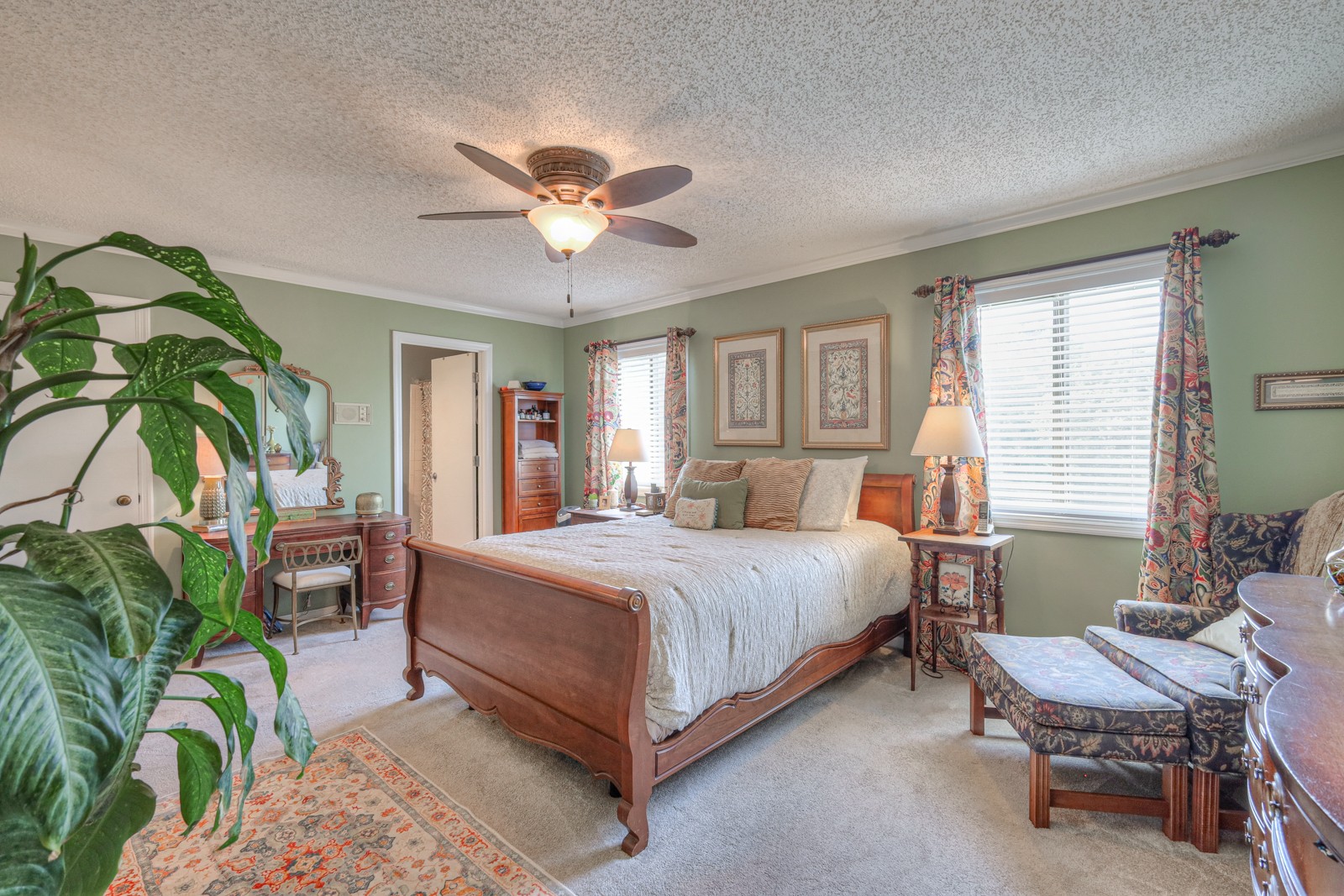 236 Lake Chateau Dr