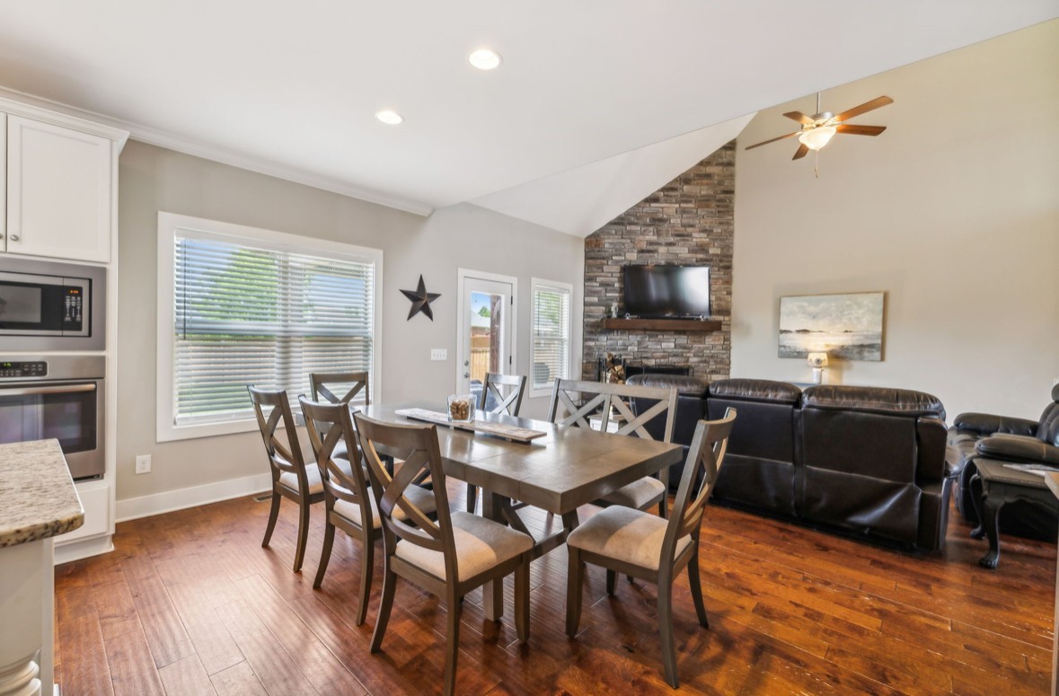 112 Stonefield Dr