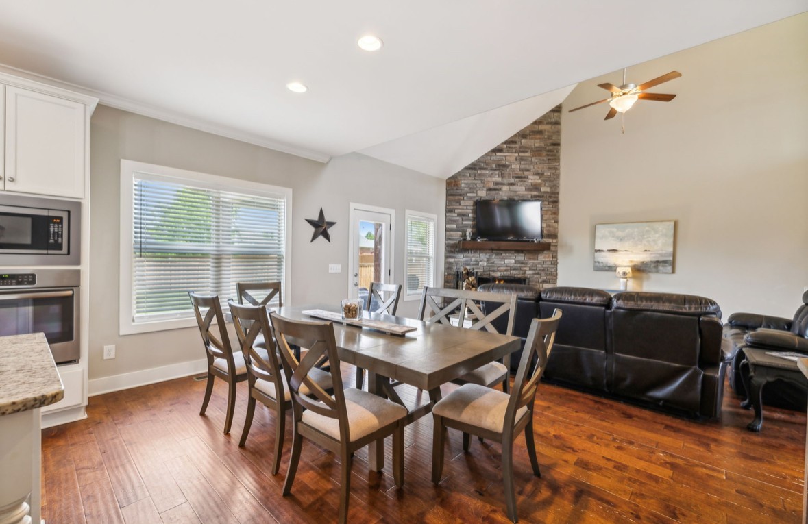 112 Stonefield Dr