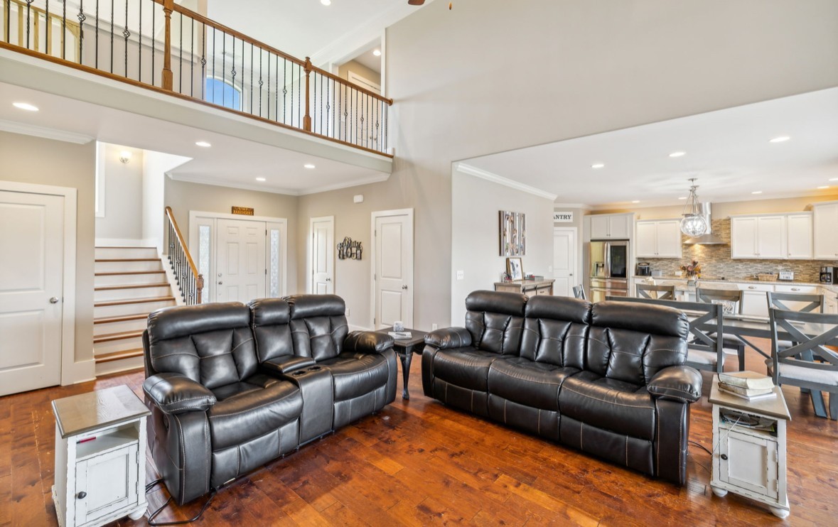 112 Stonefield Dr