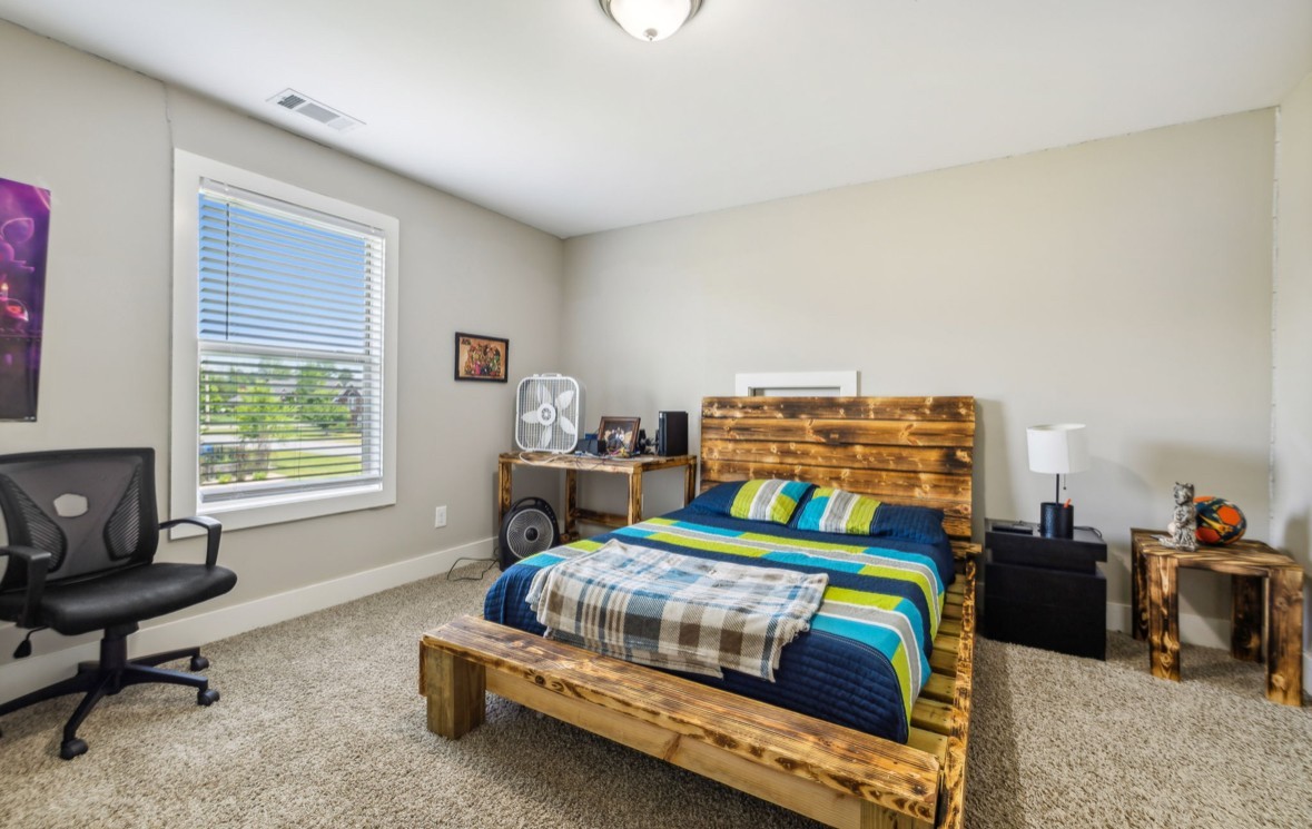 112 Stonefield Dr