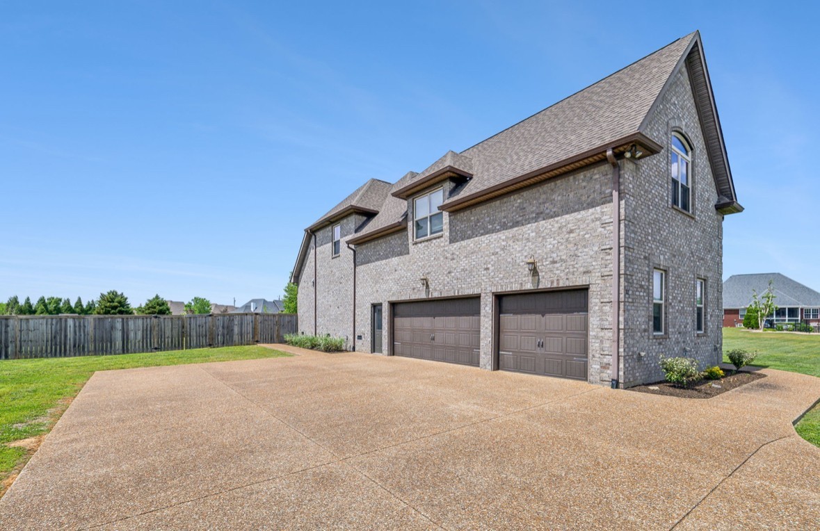 112 Stonefield Dr