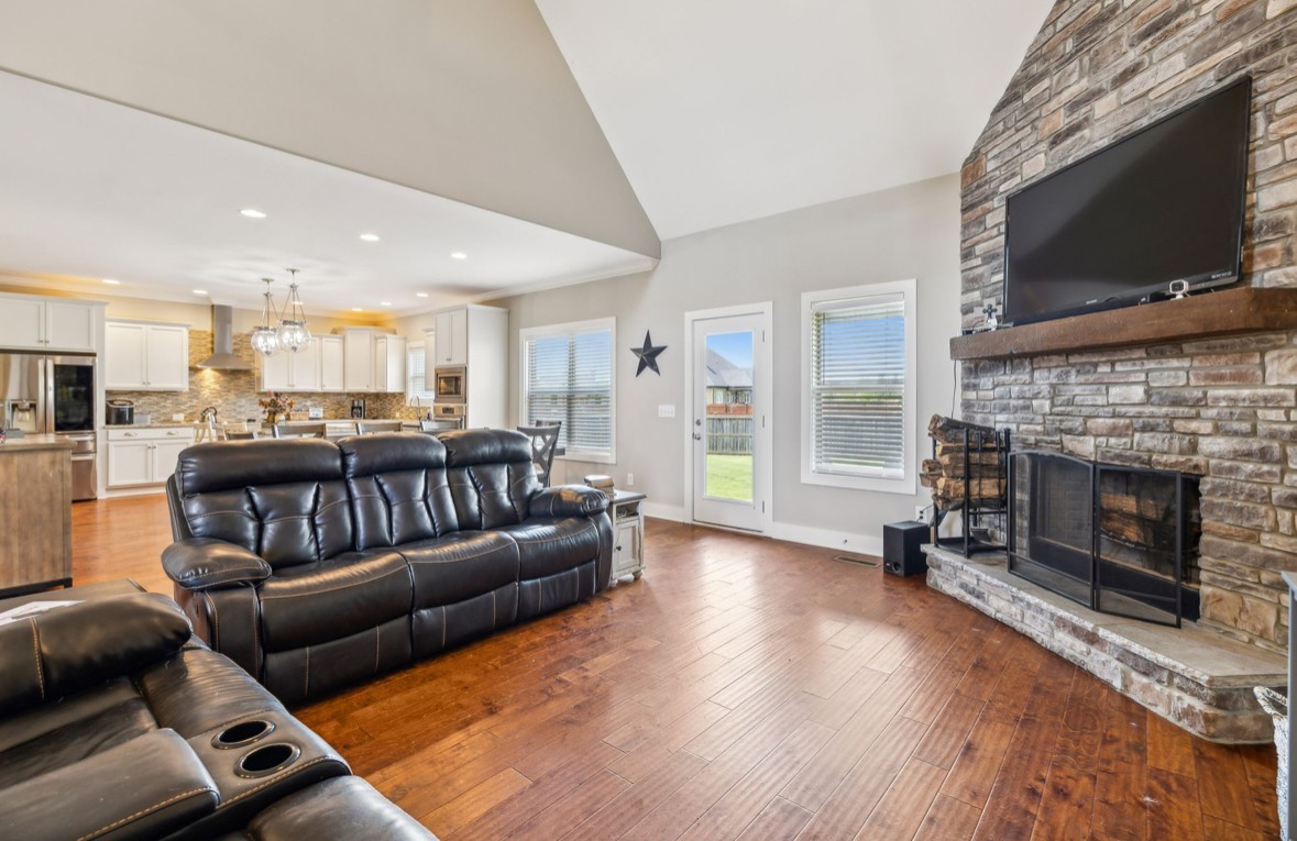 112 Stonefield Dr