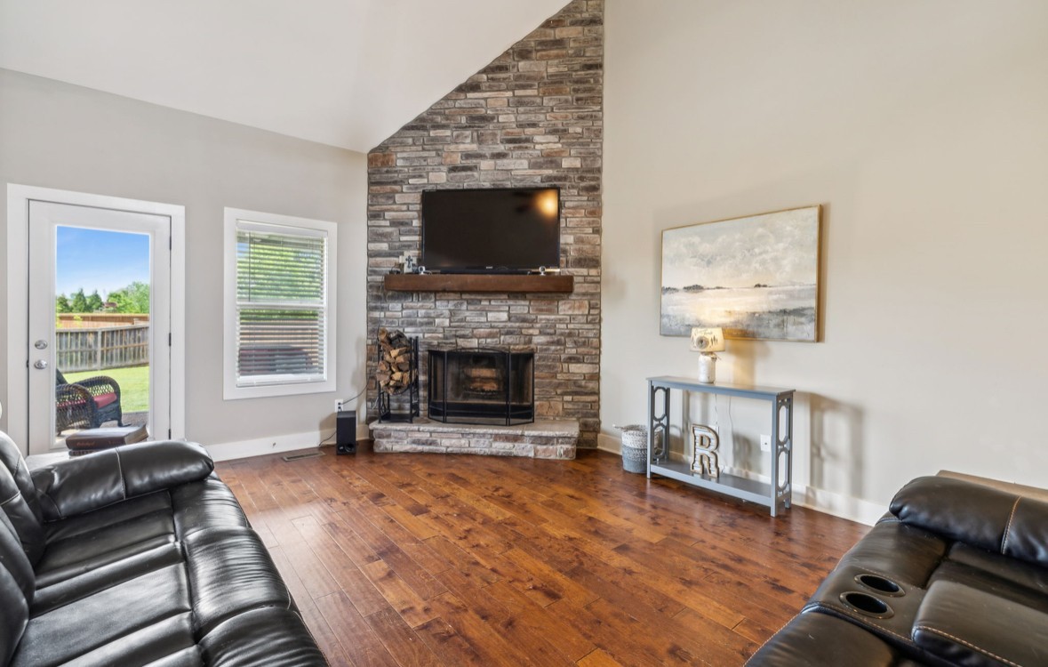 112 Stonefield Dr