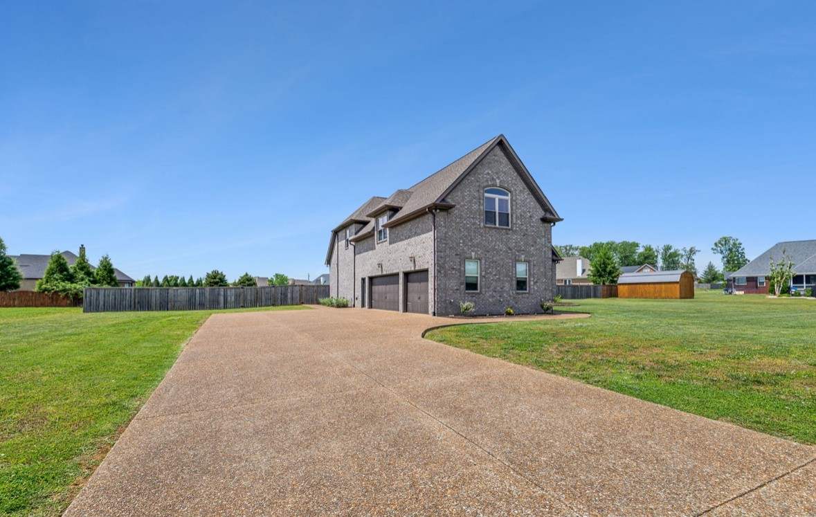 112 Stonefield Dr