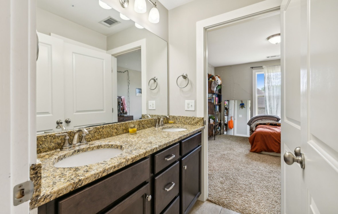 112 Stonefield Dr