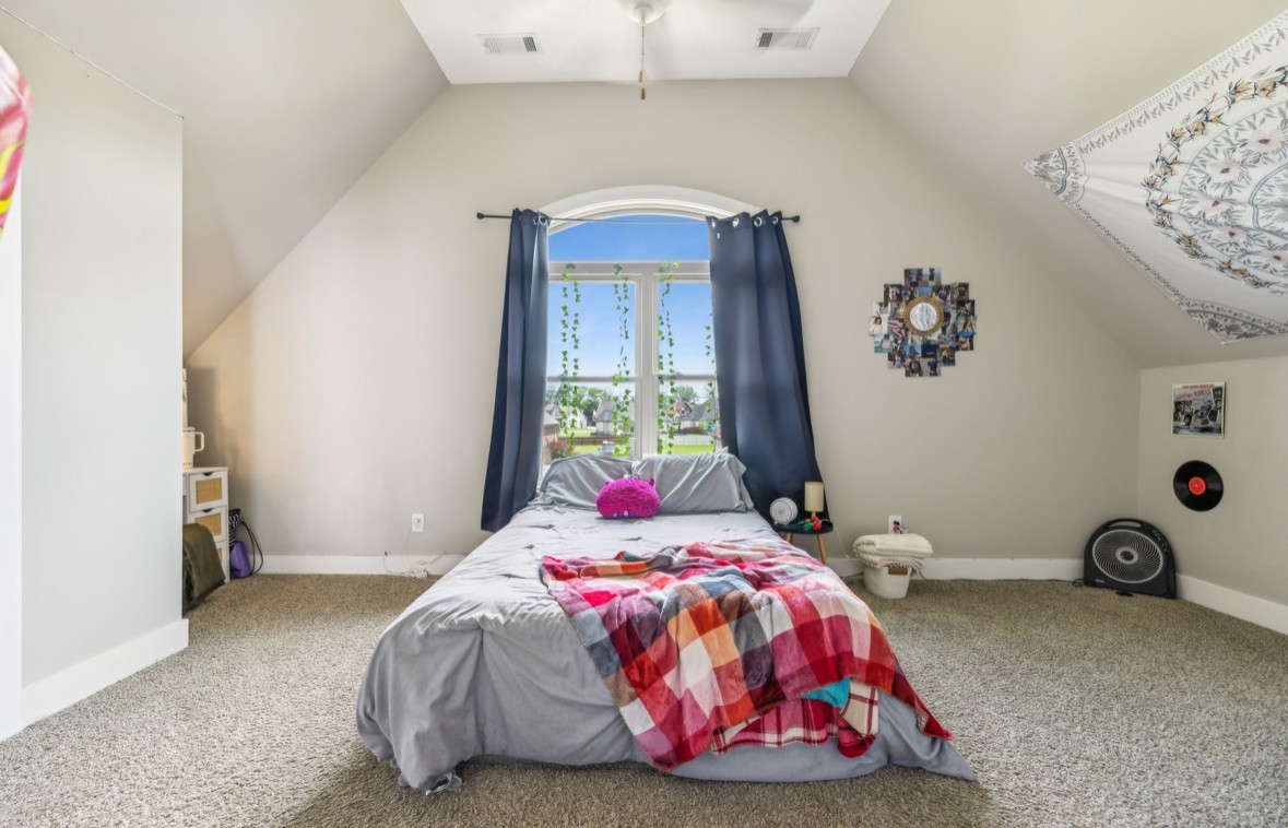 112 Stonefield Dr