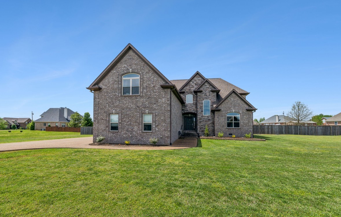 112 Stonefield Dr