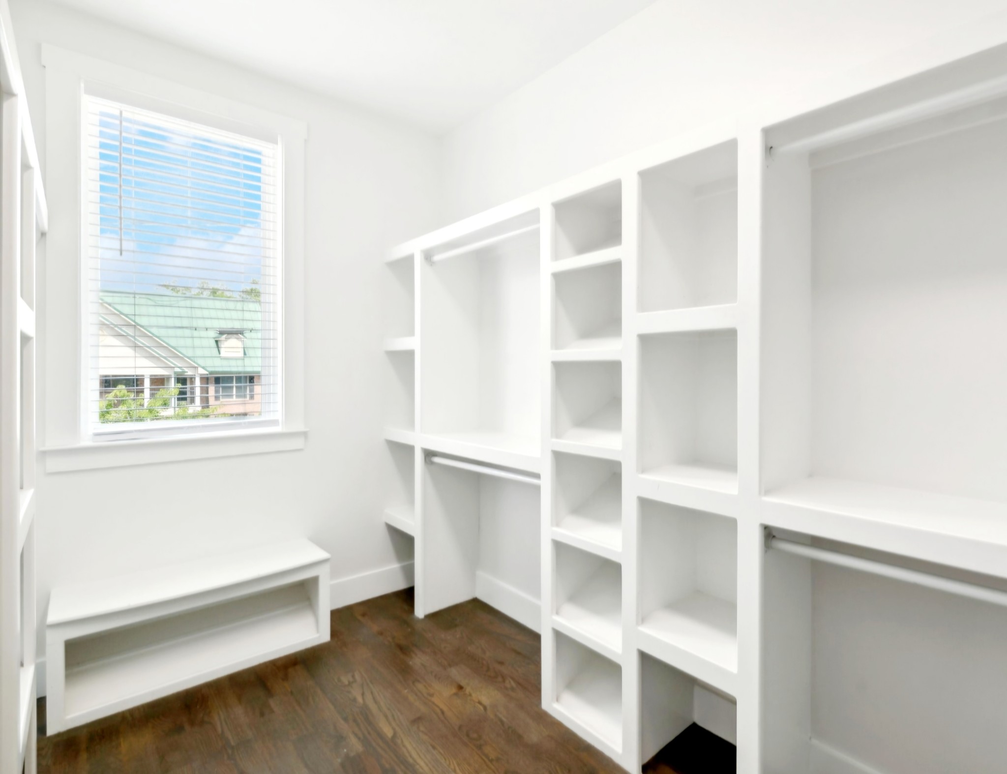 2200 Lakeshore Dr