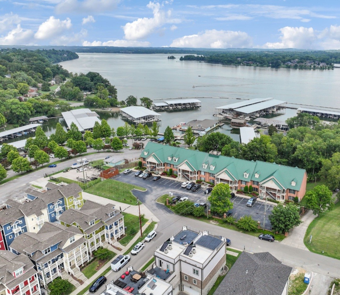 2200 Lakeshore Dr