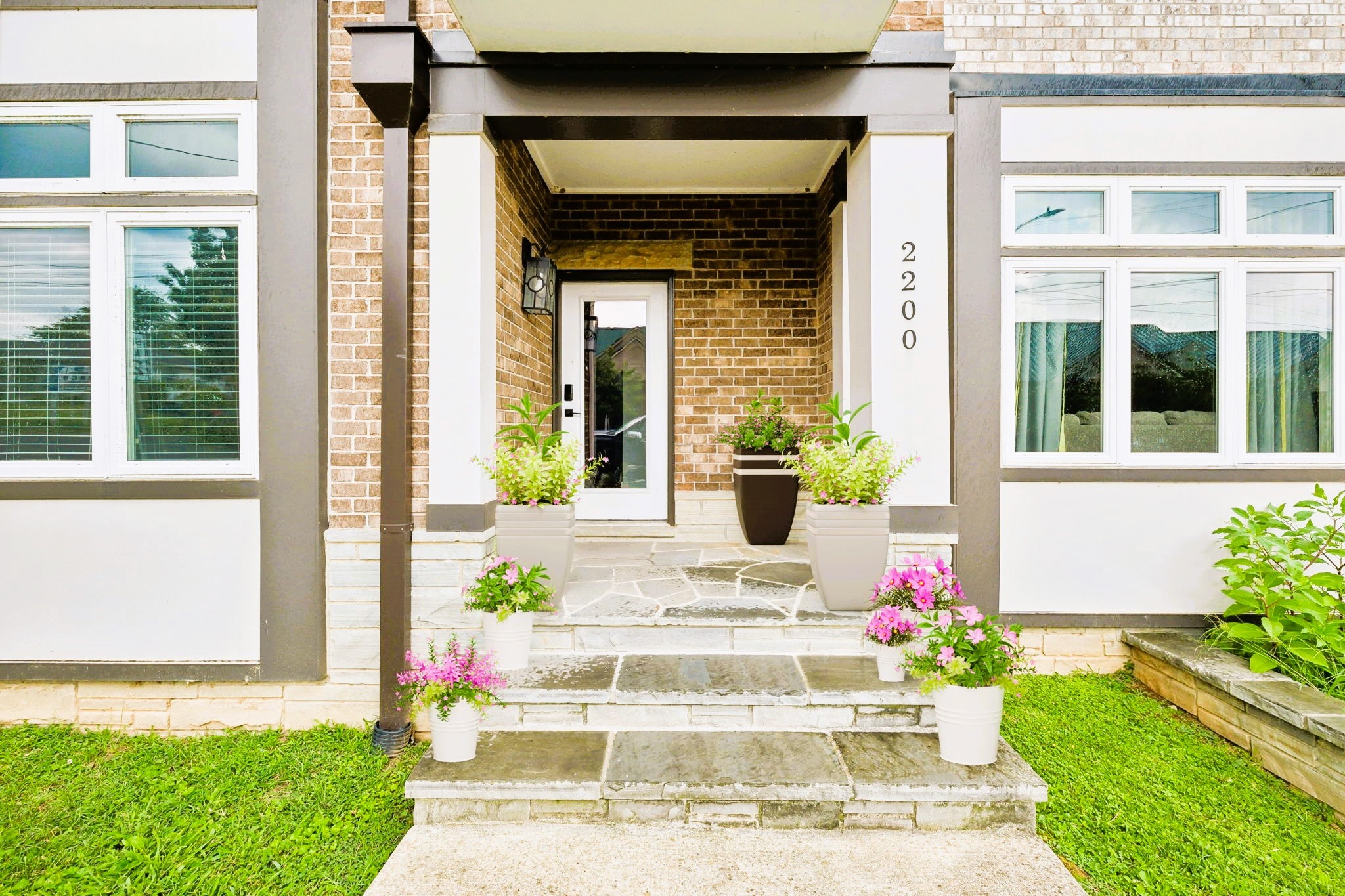 2200 Lakeshore Dr