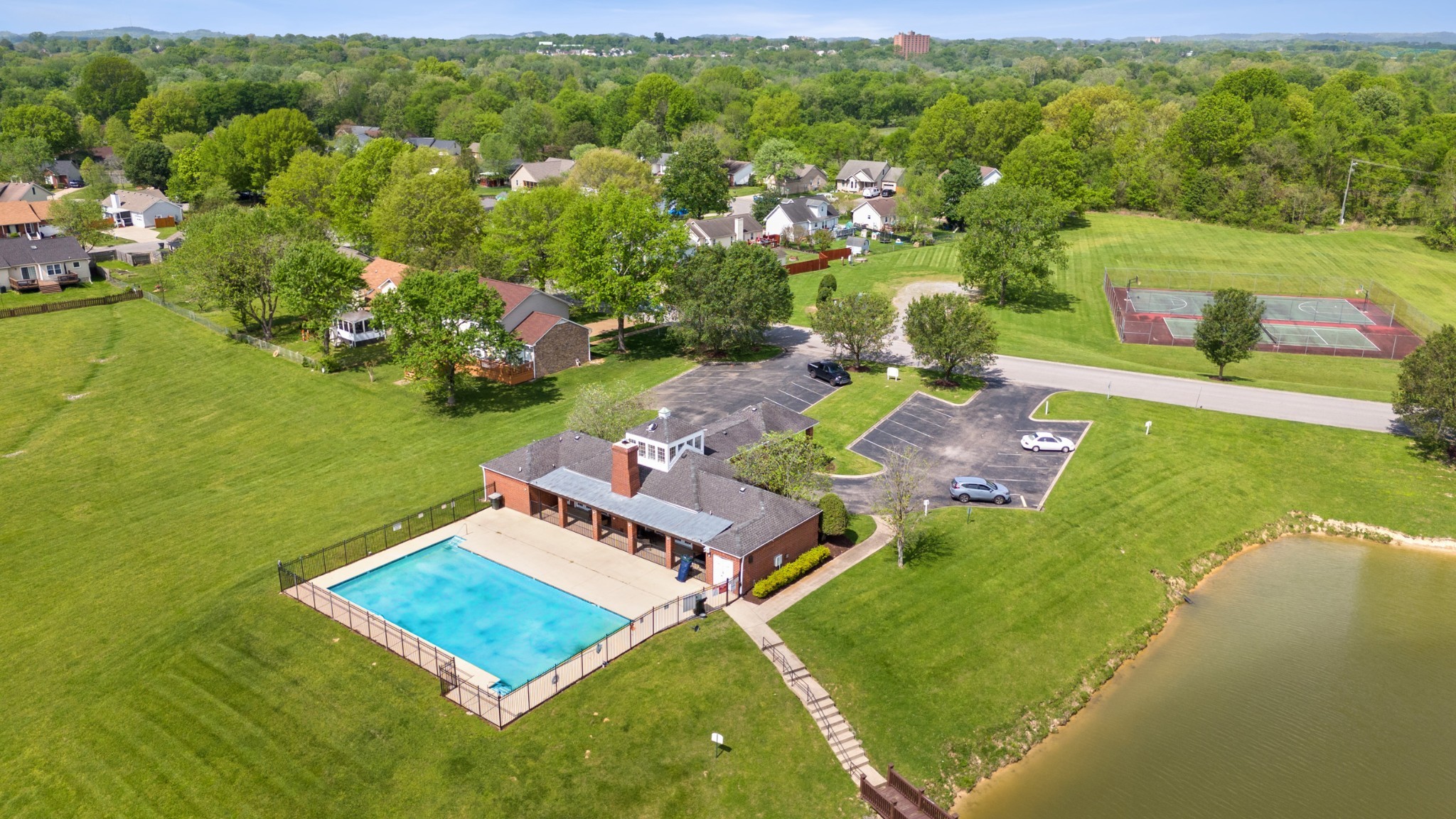 2176 Riverway Dr