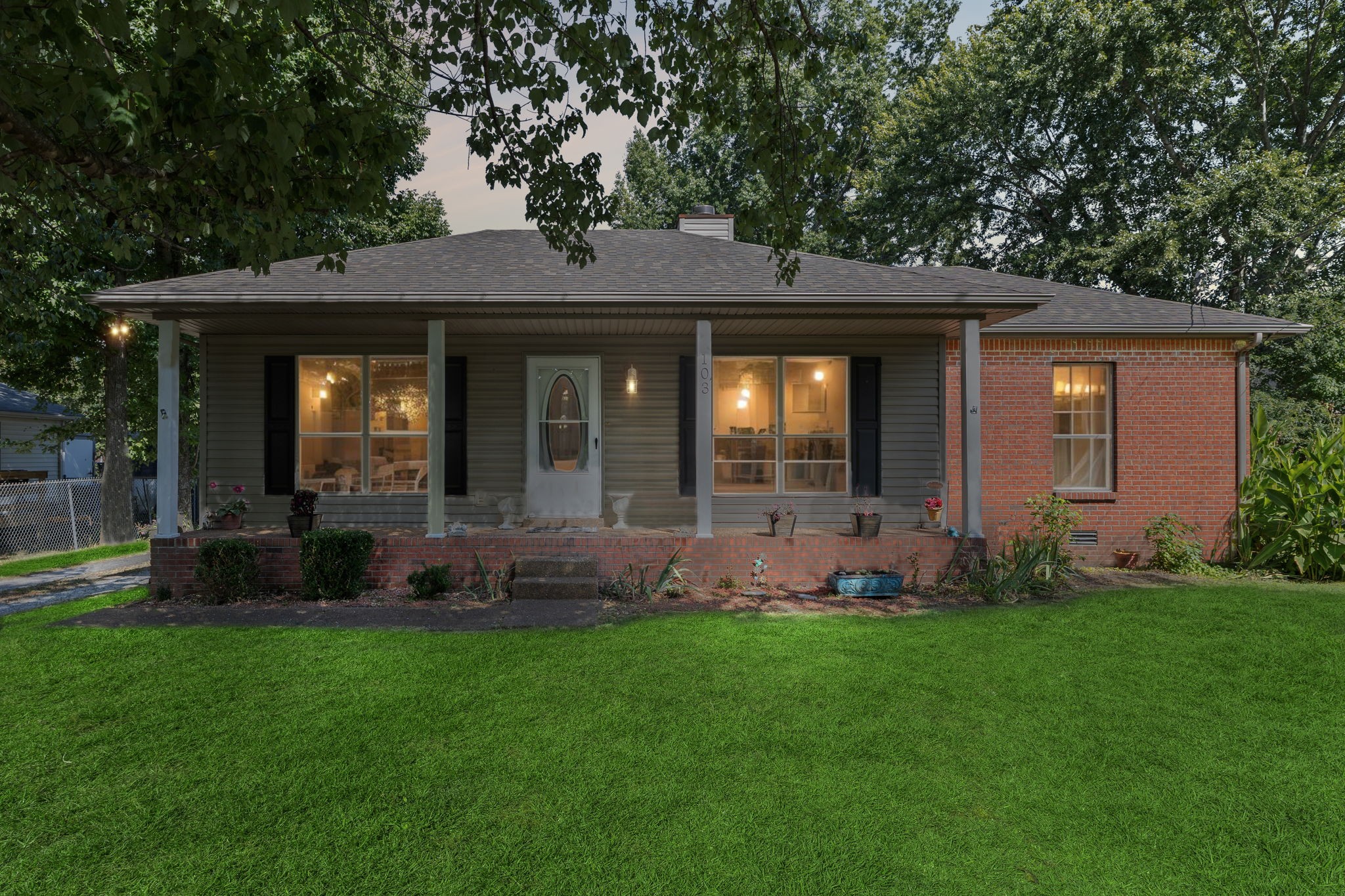 103 Northwoods Dr