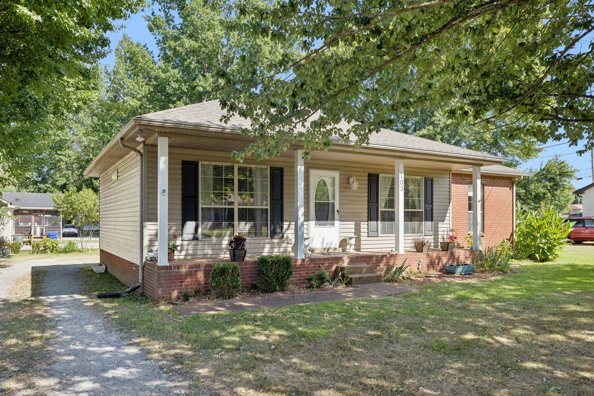 103 Northwoods Dr