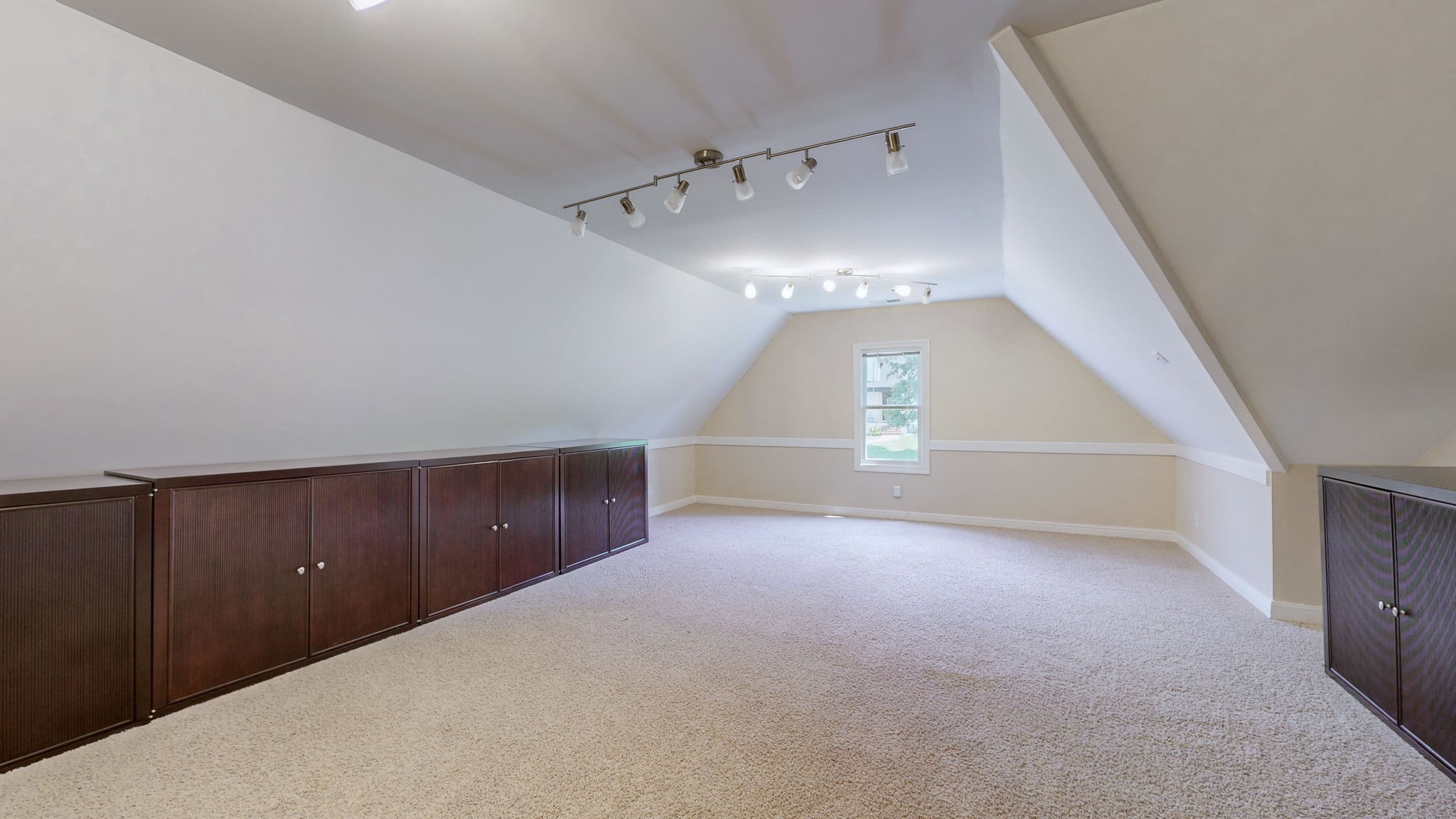 1605 Brookvalley Cir