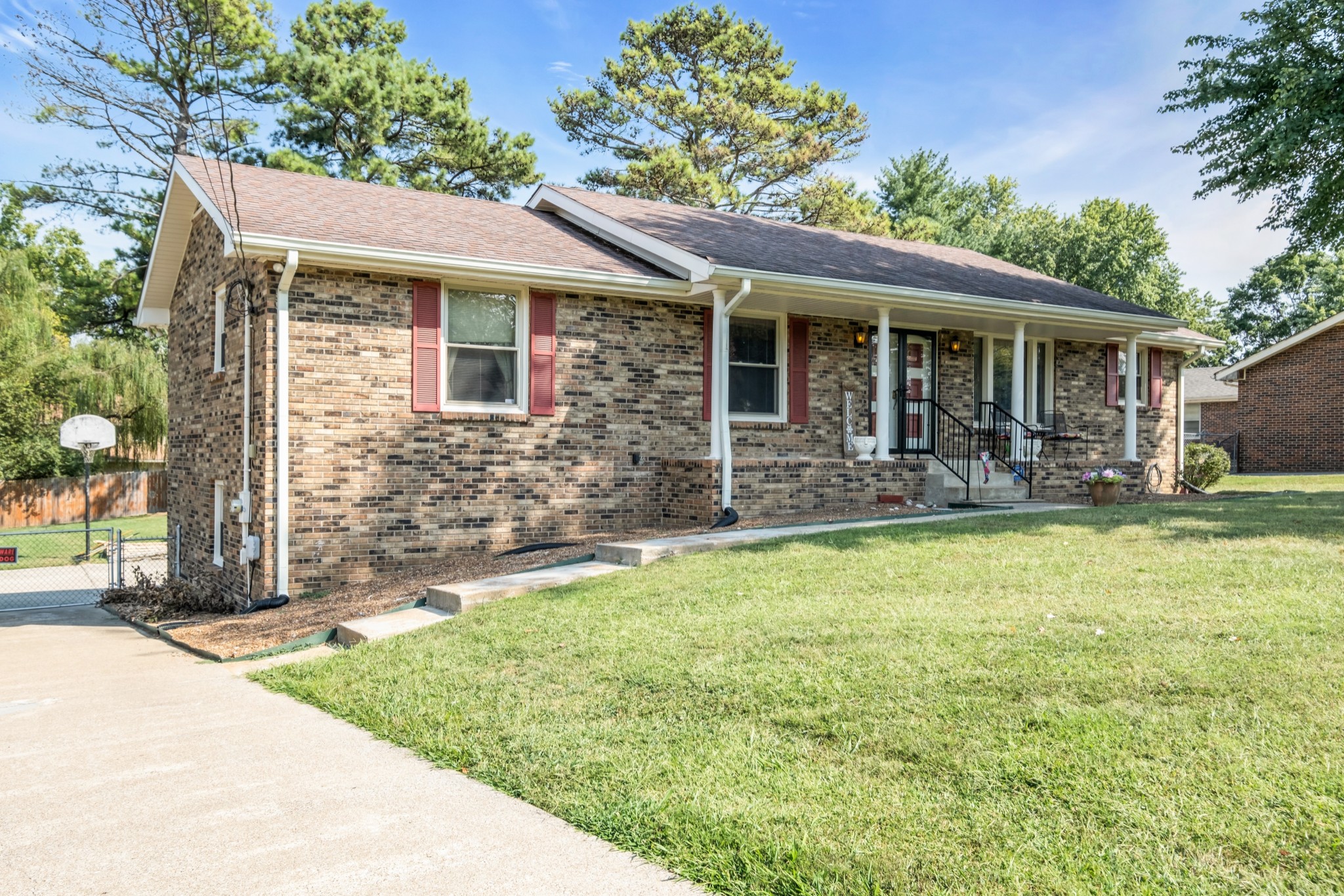 304 Hollywood Dr