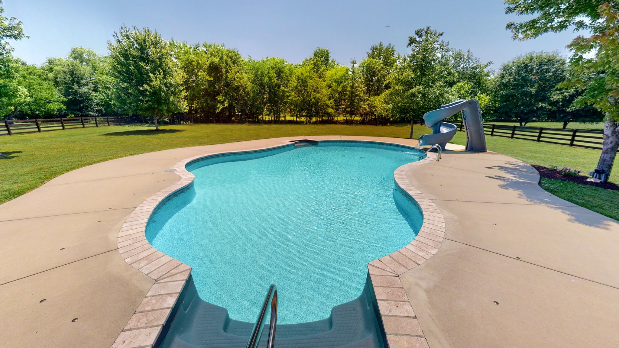 2218 Ewing Dr