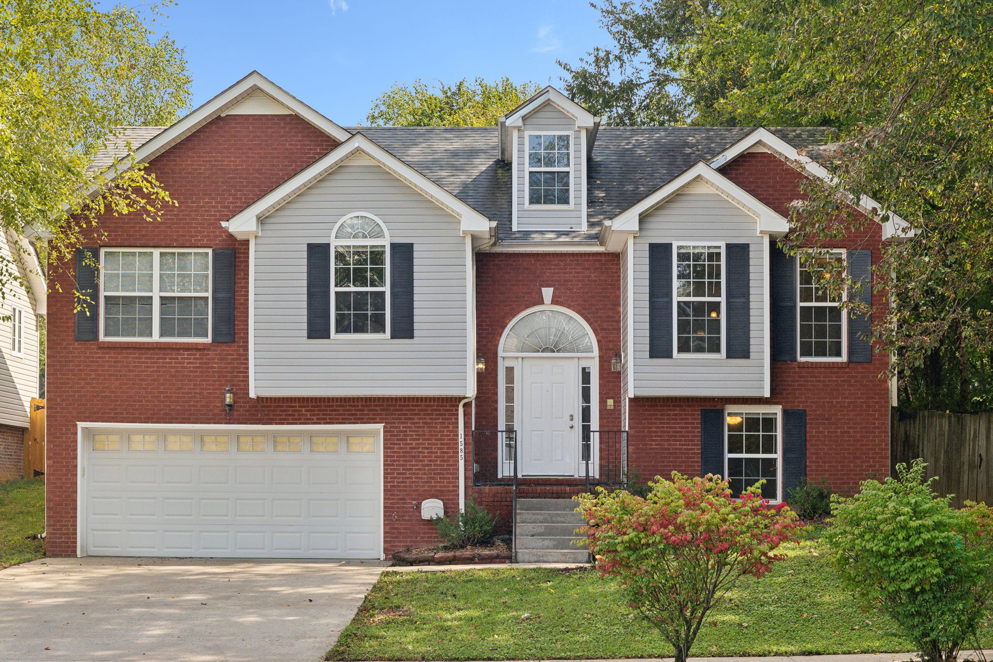 1585 Hedgewood Rd