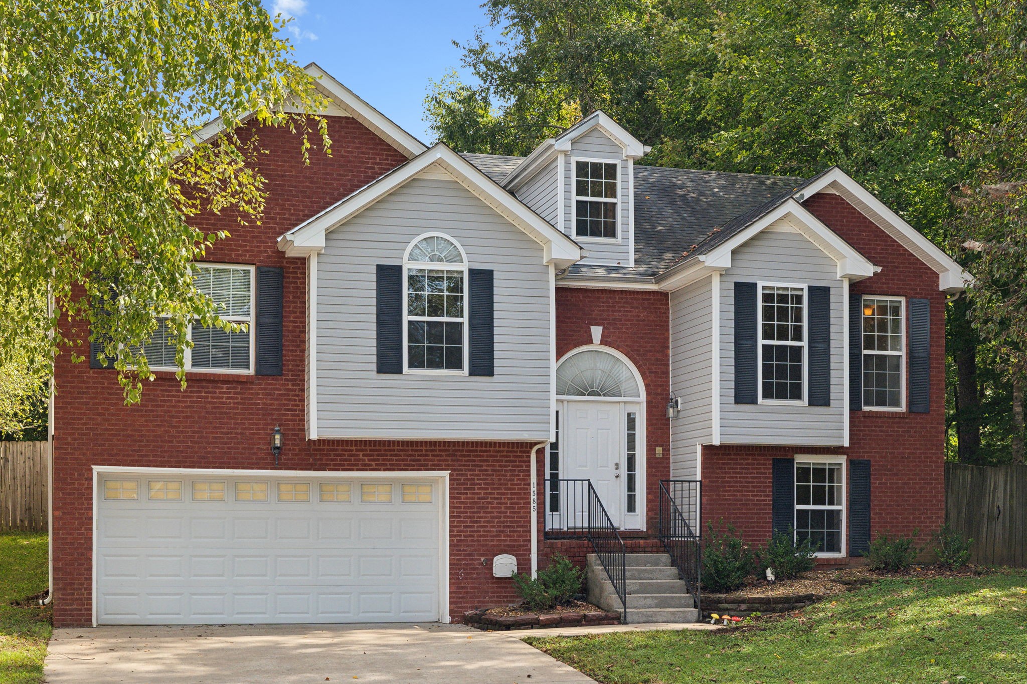 1585 Hedgewood Rd