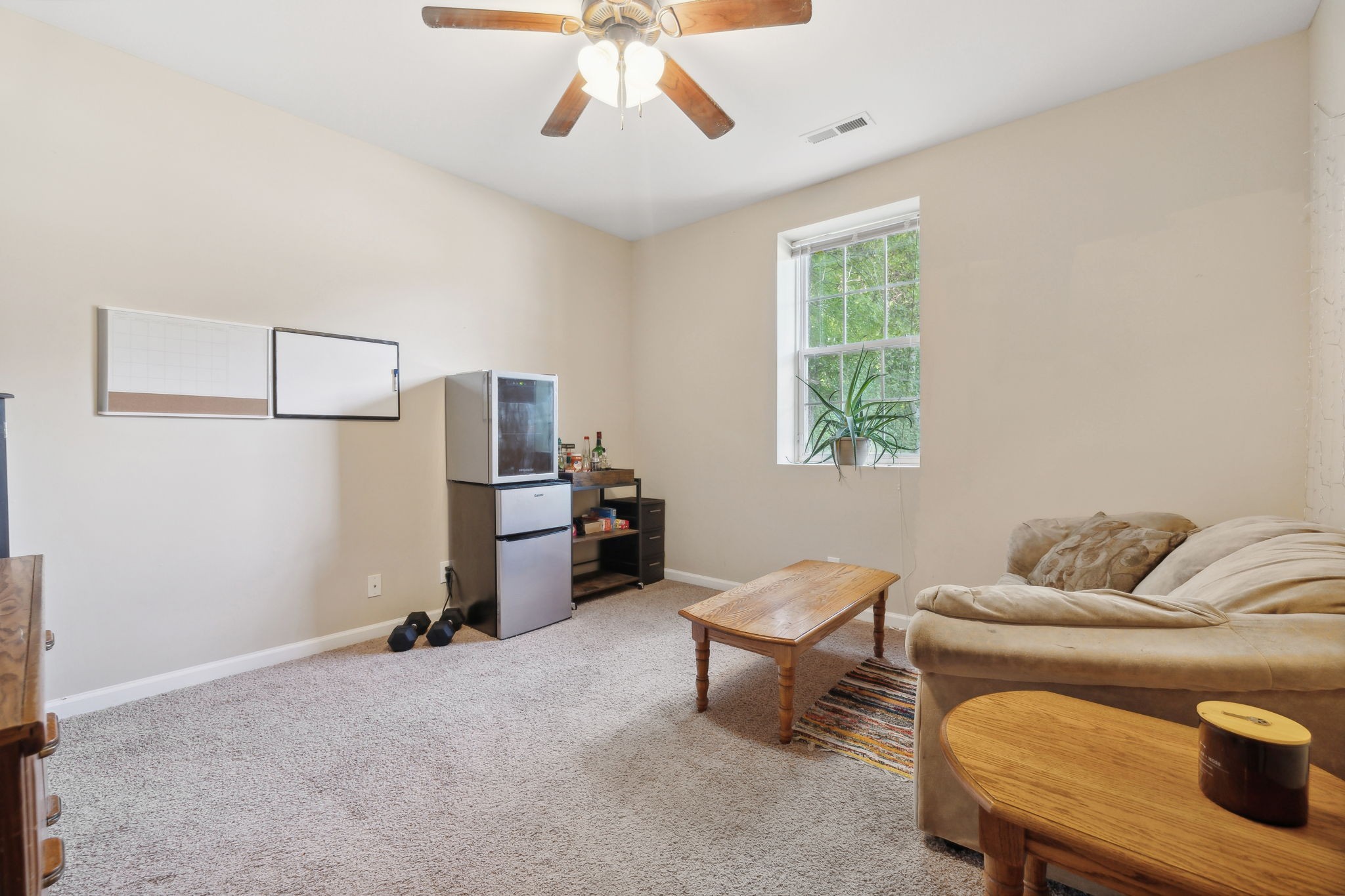 1585 Hedgewood Rd