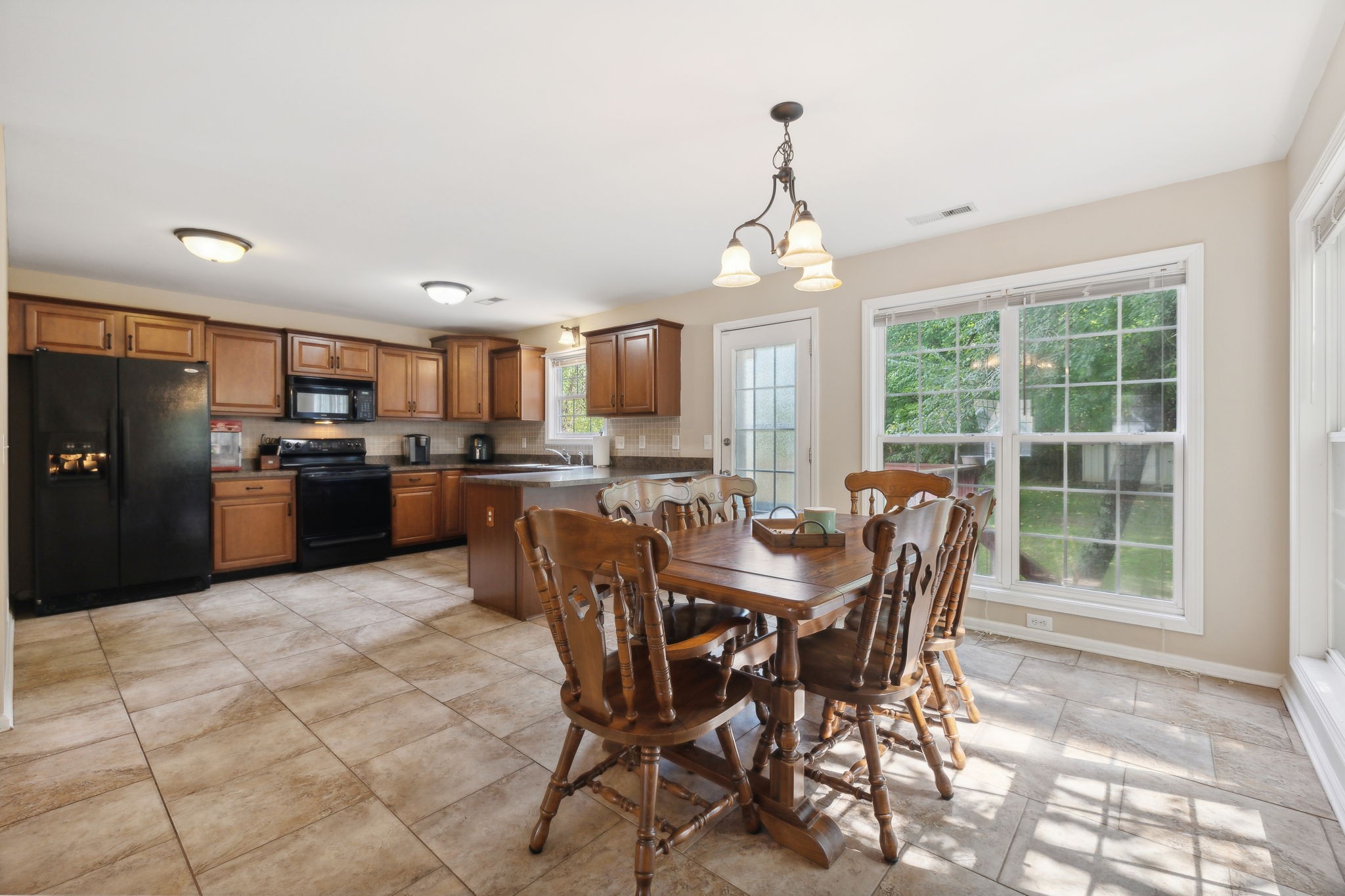 1585 Hedgewood Rd
