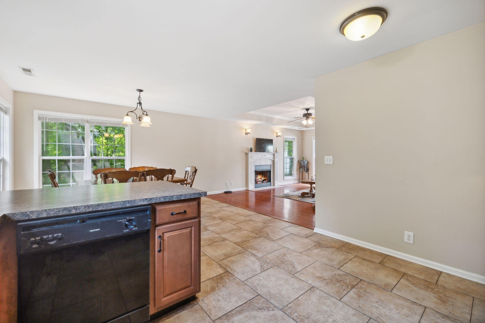 1585 Hedgewood Rd
