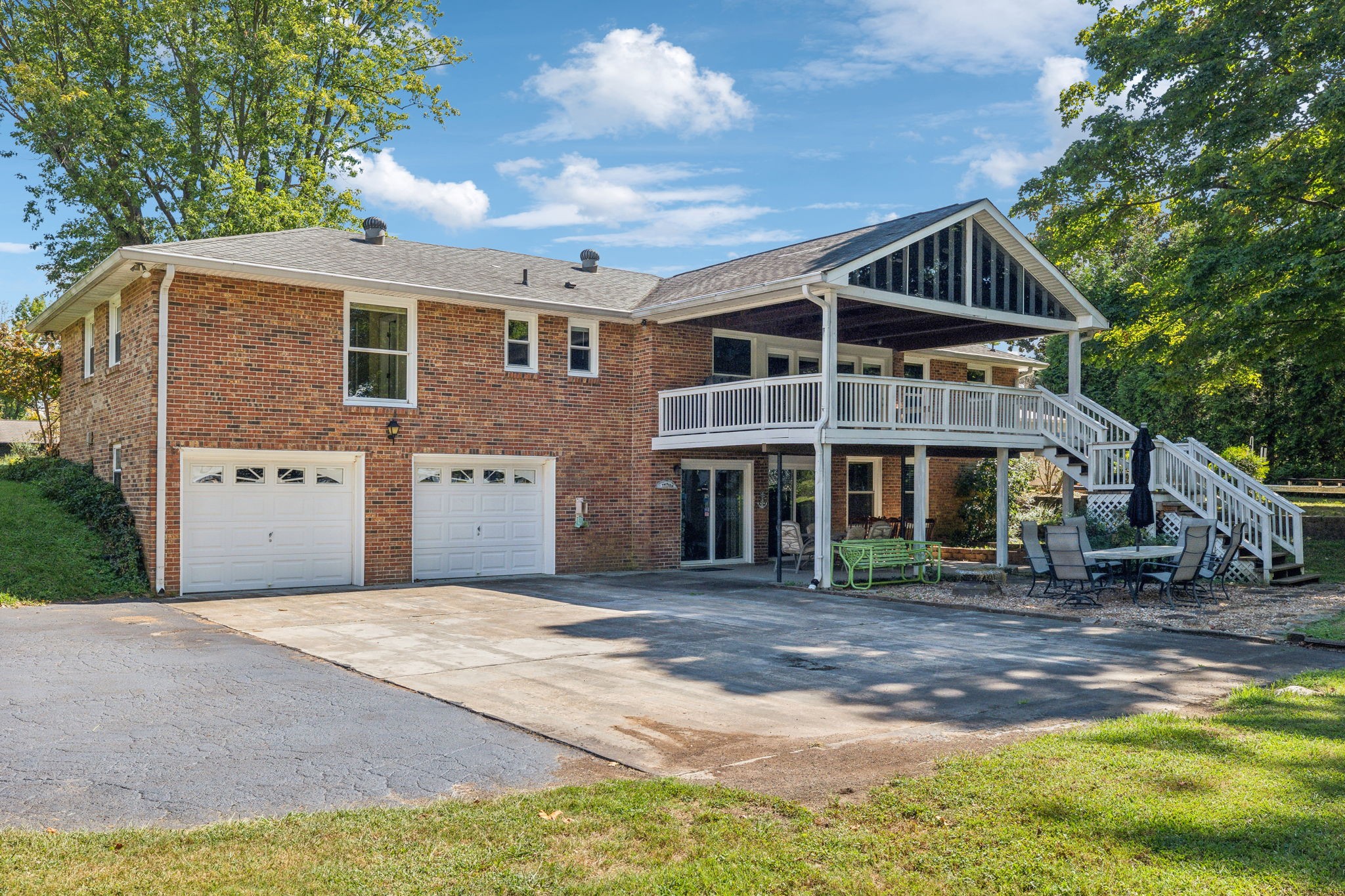 292 Lake Terrace Dr
