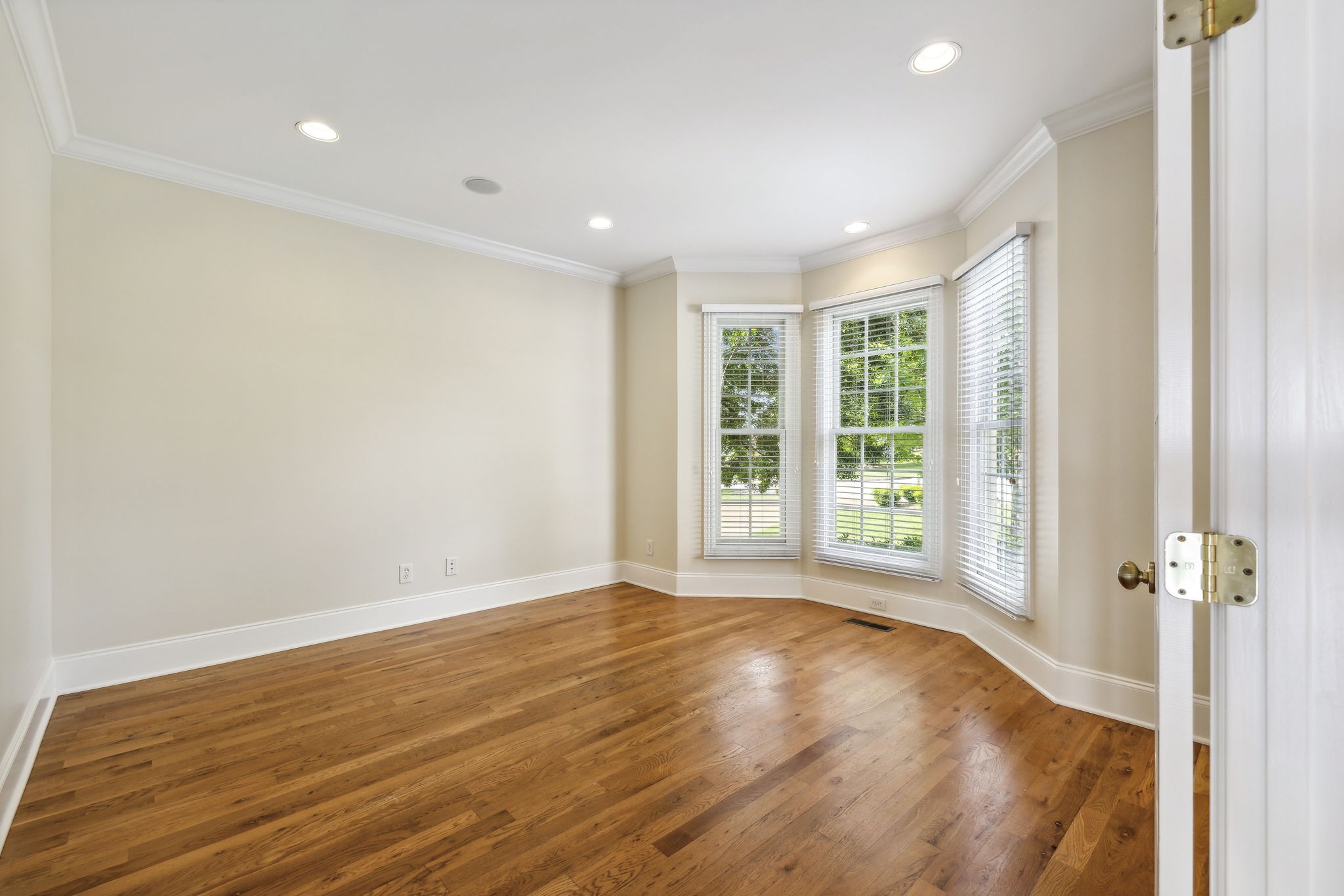 501 Five Oaks Blvd