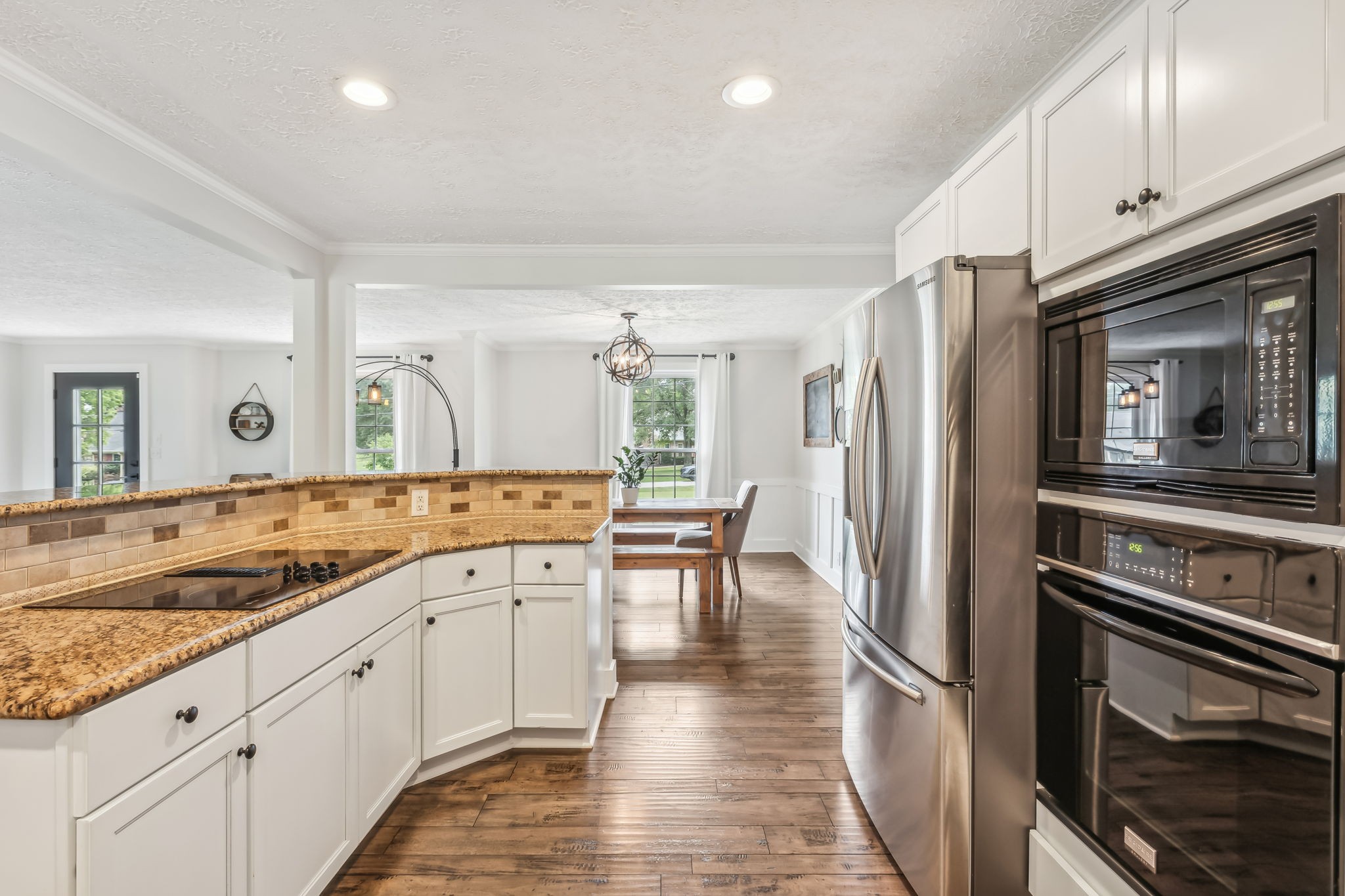 1704 Valleyview Dr