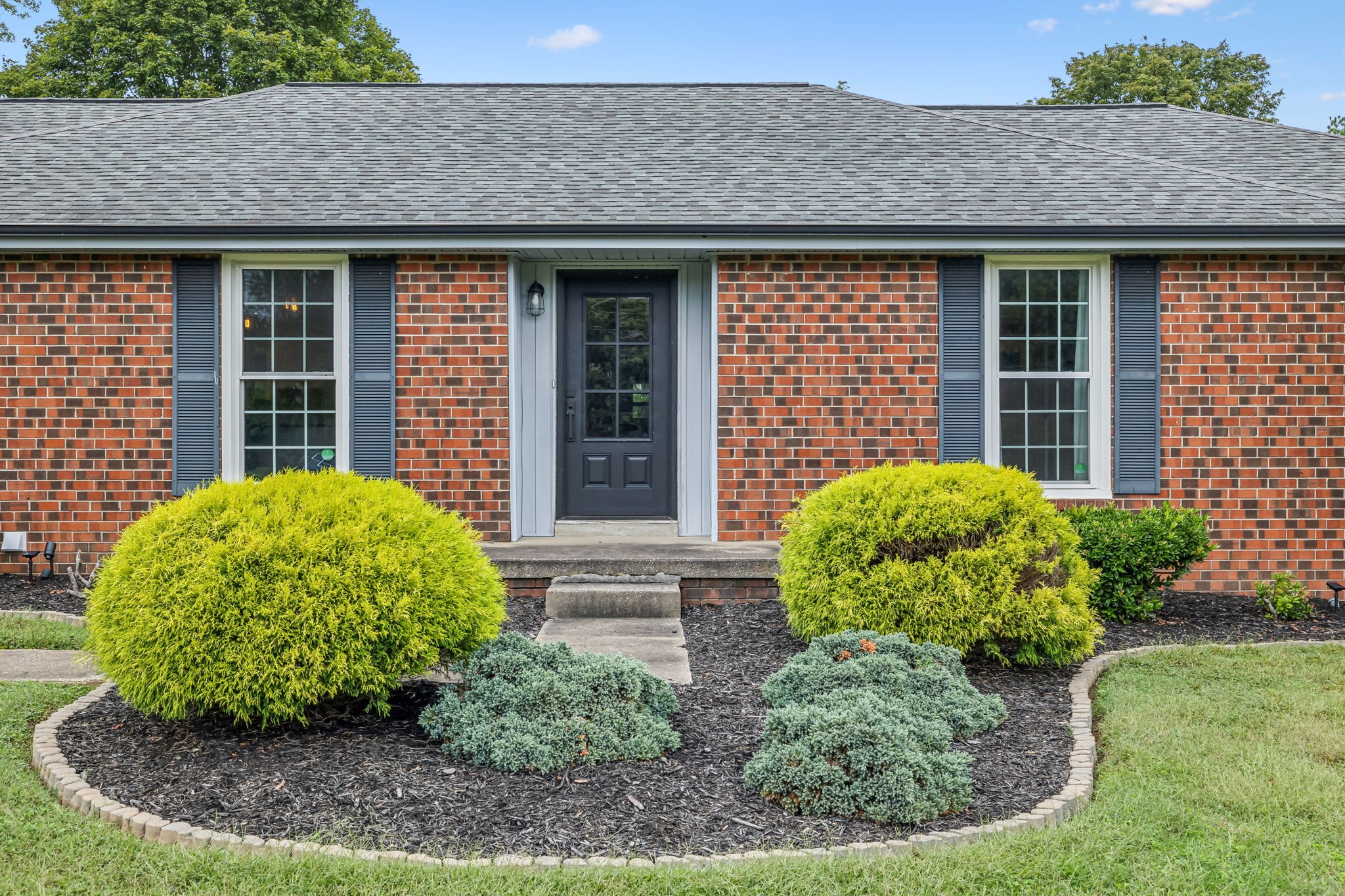 1704 Valleyview Dr