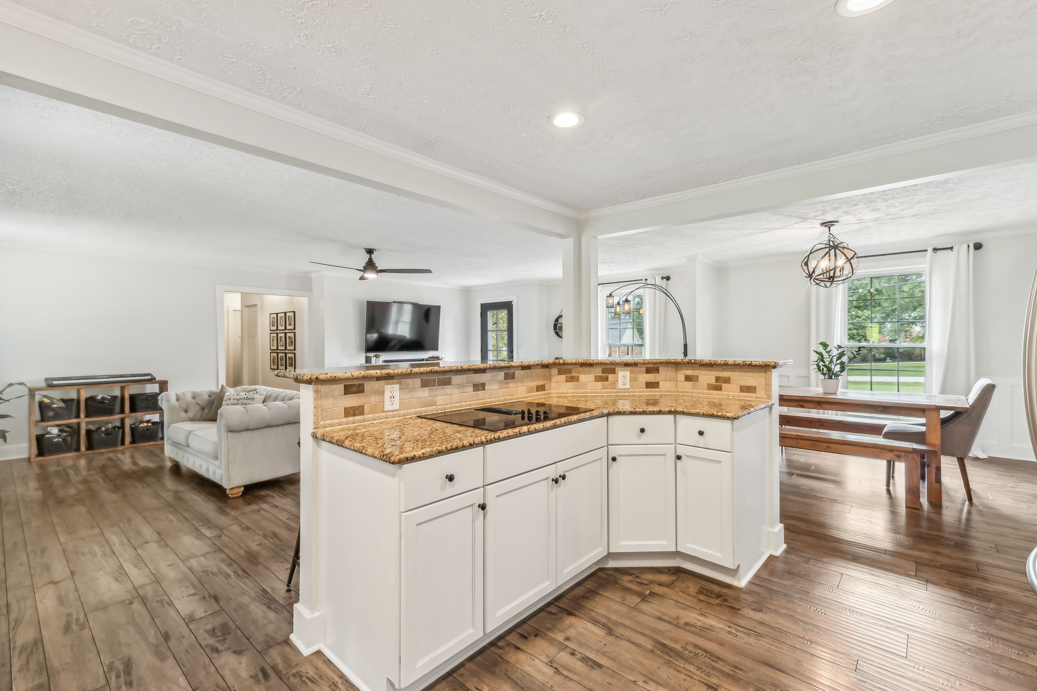 1704 Valleyview Dr