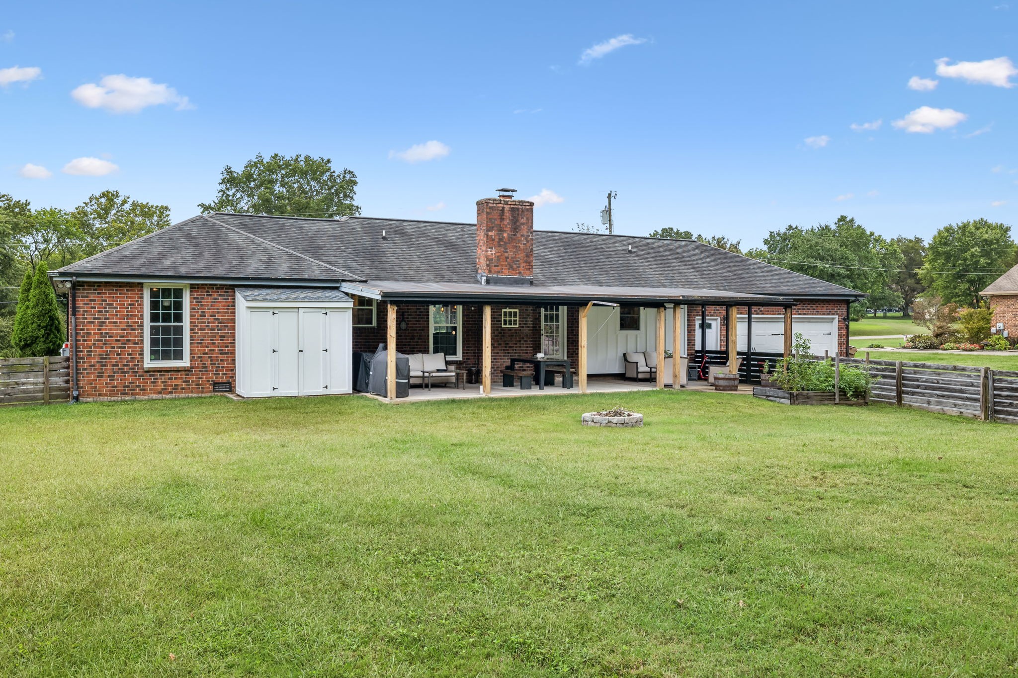 1704 Valleyview Dr