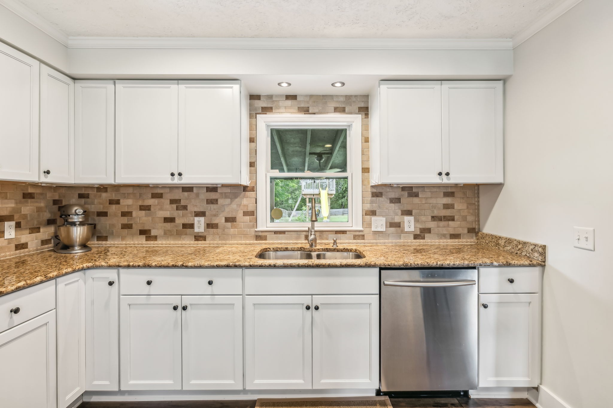 1704 Valleyview Dr