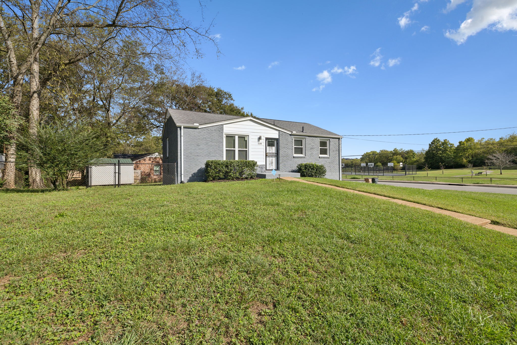 3200 Crowe Dr
