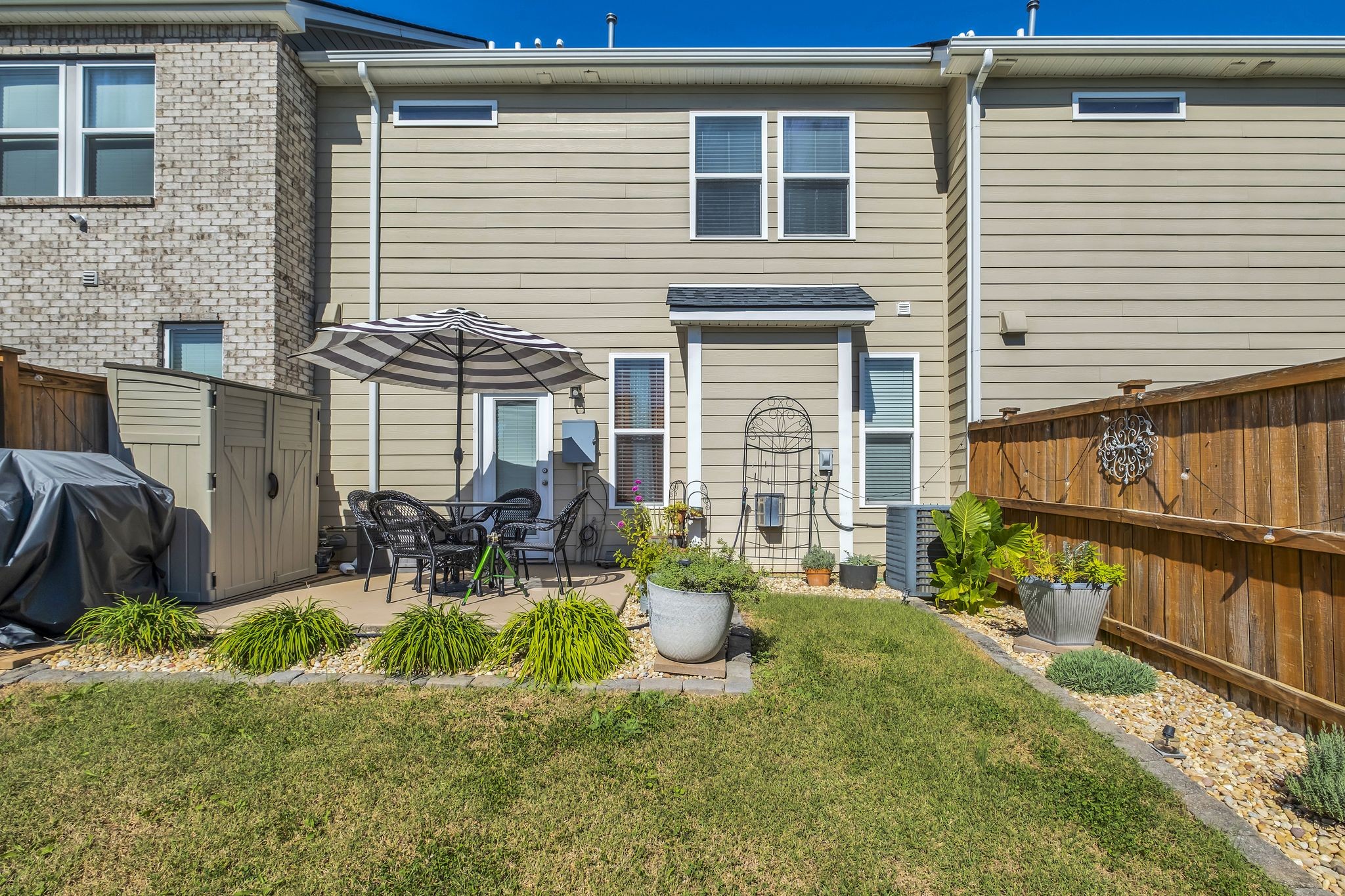 825 Kennear Ln