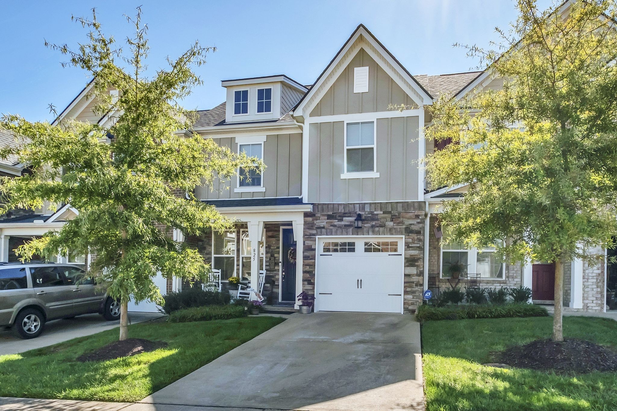 825 Kennear Ln