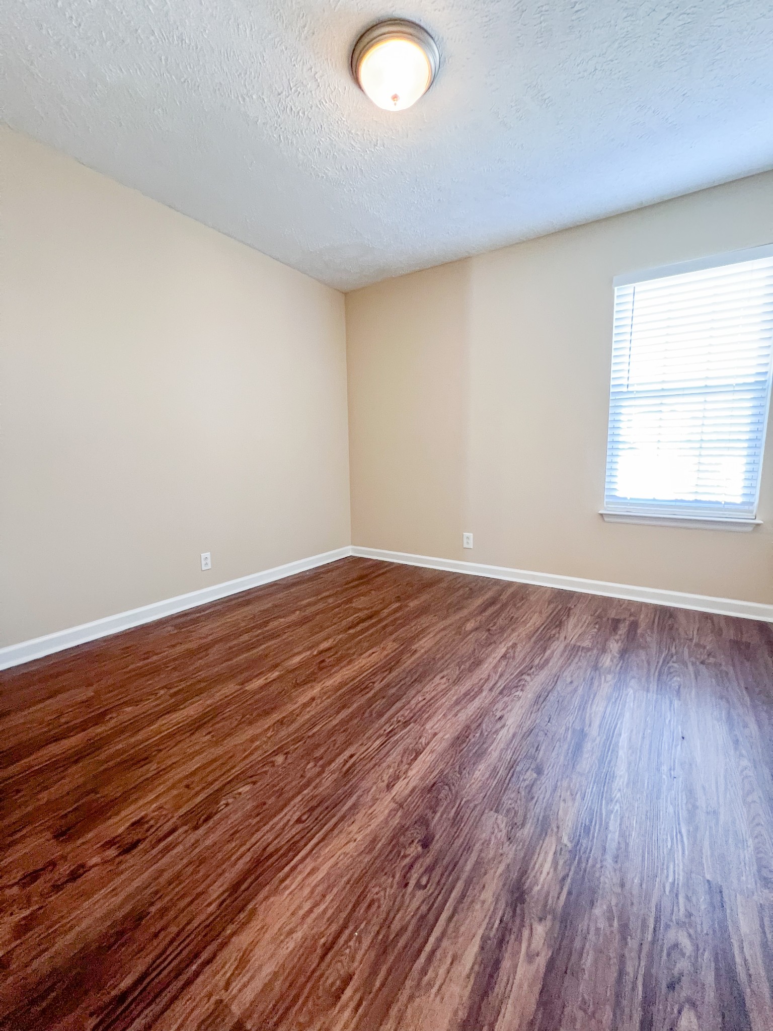 1436 Sunray Dr